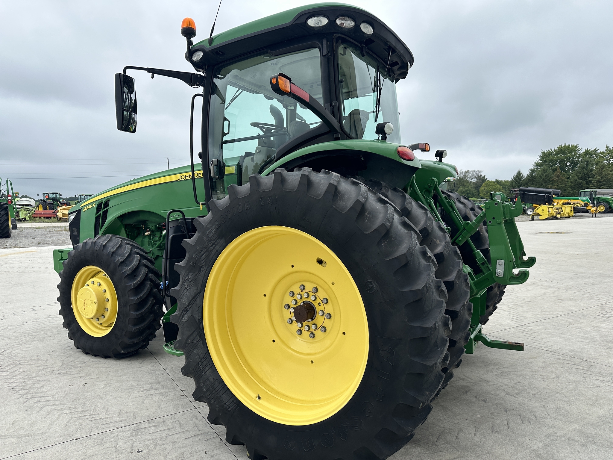 2019 John Deere 8245R Image 5