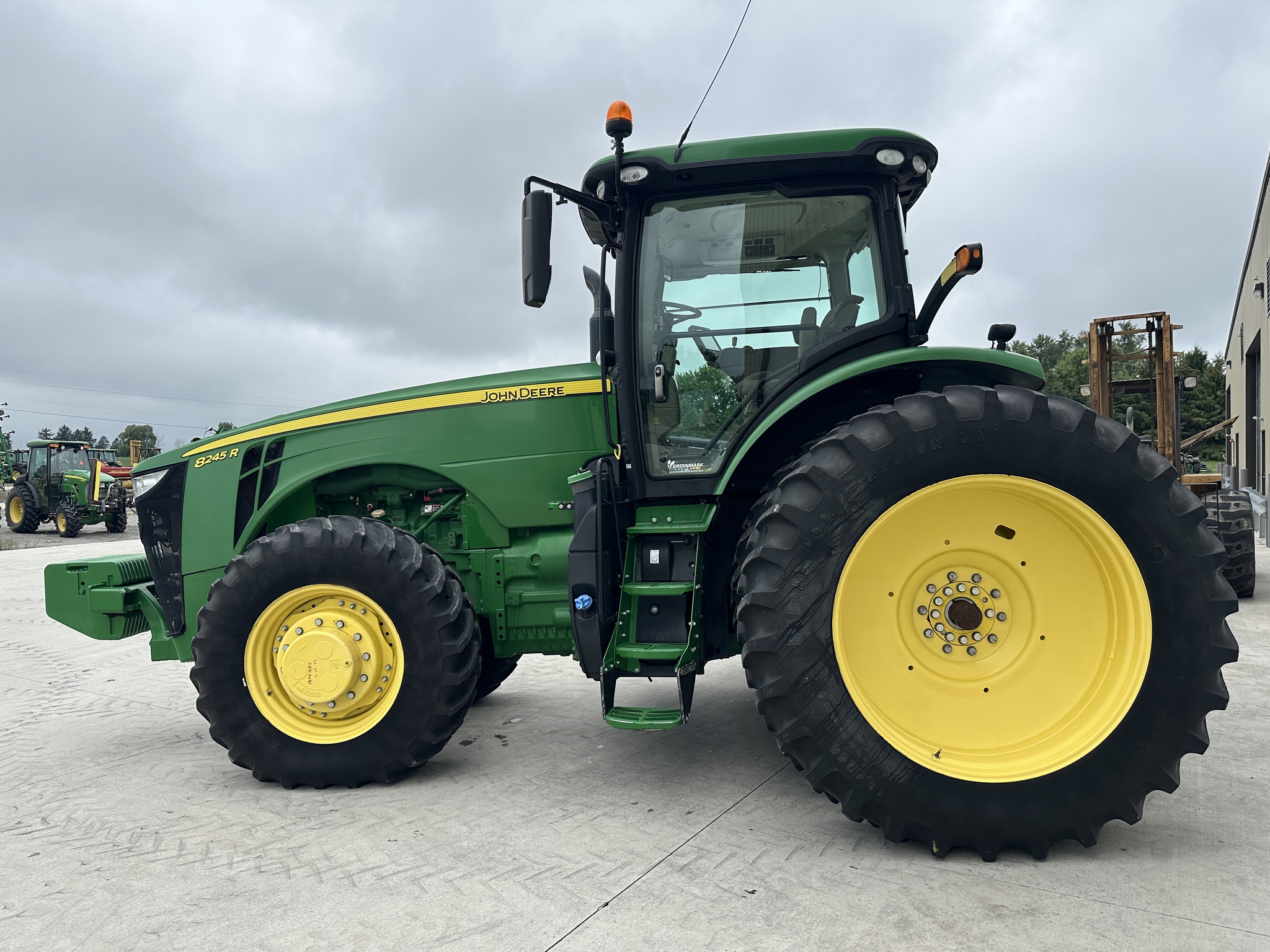 2019 John Deere 8245R Image 6