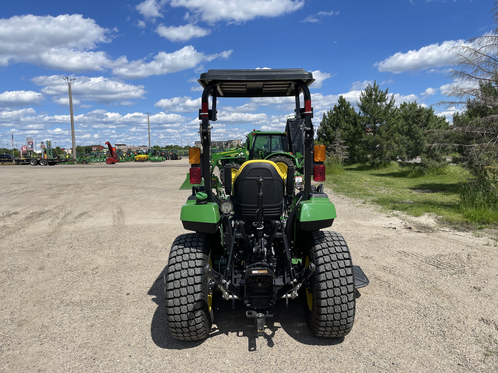 John Deere 2032R: 32 Hp Tractor Power - s8coxjy