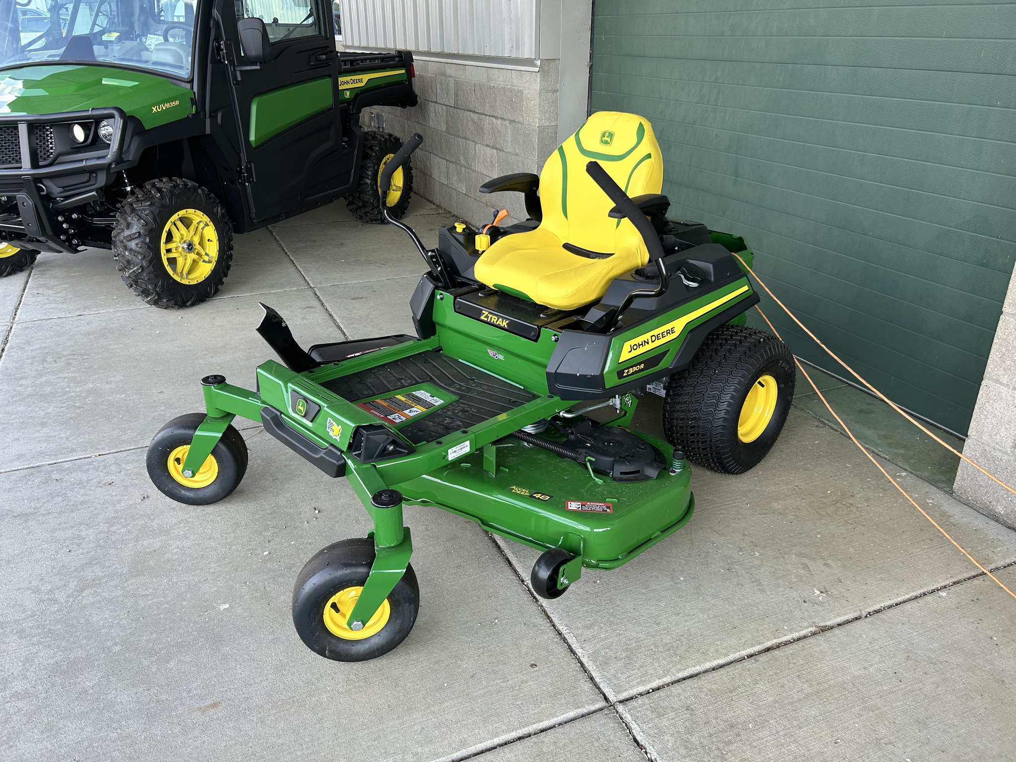 2024 John Deere Z330R ZeroTurn Mowers Zanesville, OH