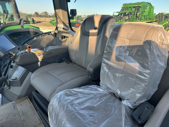 2023 John Deere 8R 310 Photo 7