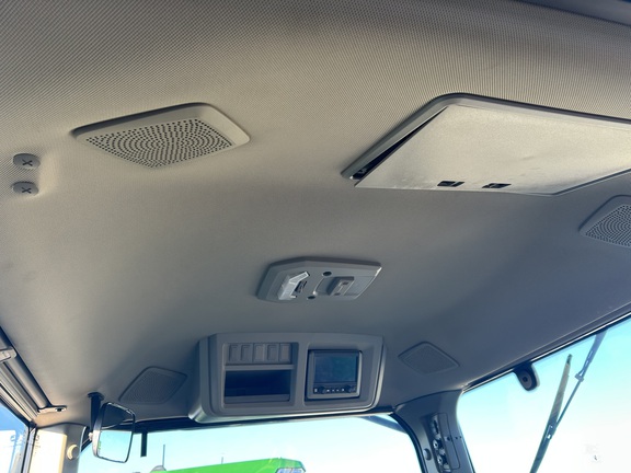 2023 John Deere 8R 310 Photo 8