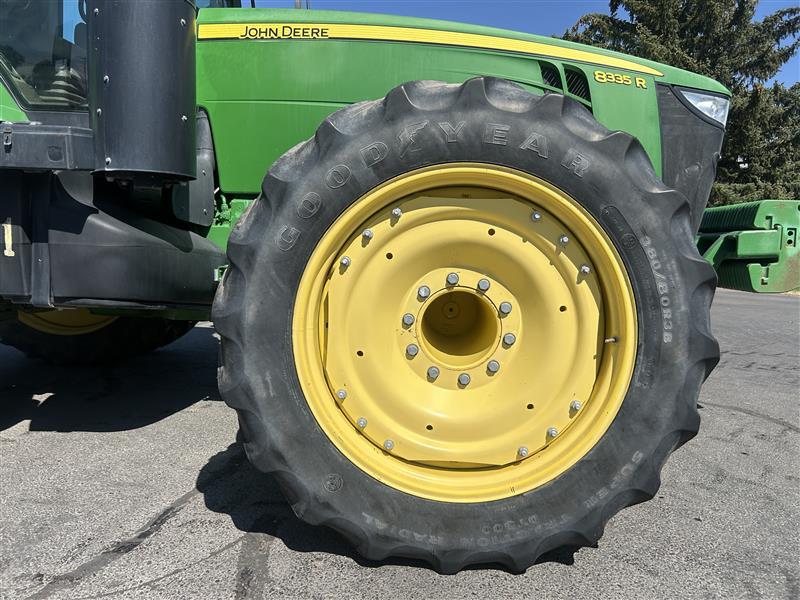 2013 John Deere 8335R Image 9