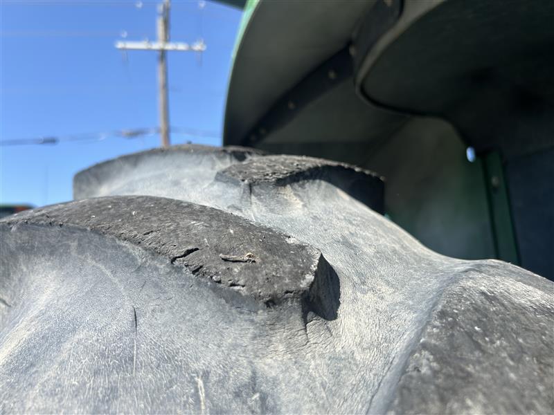2013 John Deere 8335R Image 17