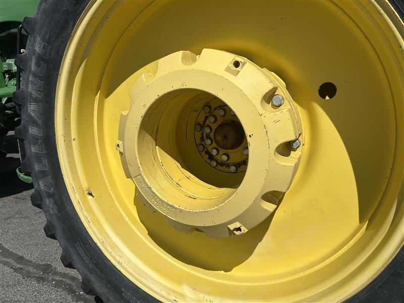 2013 John Deere 8335R Image 23
