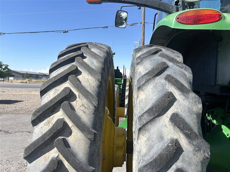 2013 John Deere 8335R Image 24