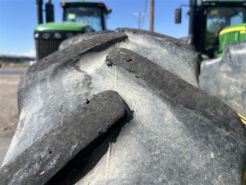 2013 John Deere 8335R Image 20