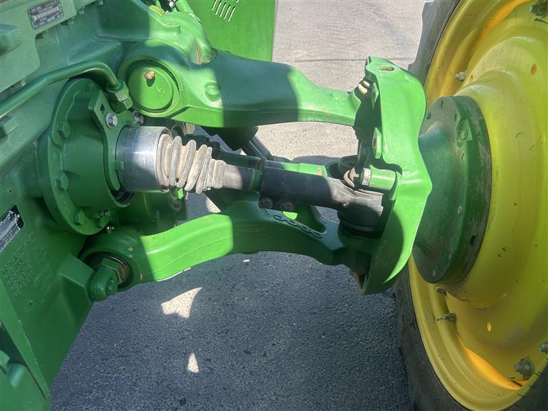 2013 John Deere 8335R Image 32