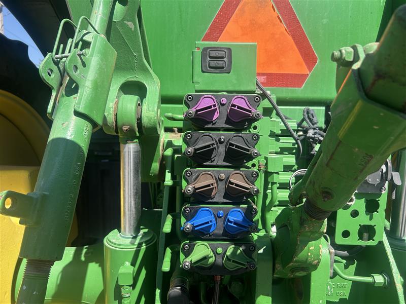 2013 John Deere 8335R Image 33
