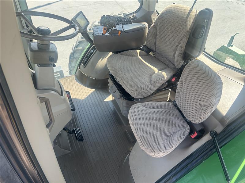 2013 John Deere 8335R Image 35