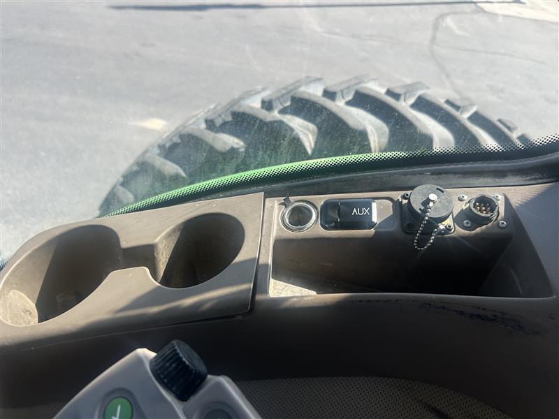 2013 John Deere 8335R Image 41