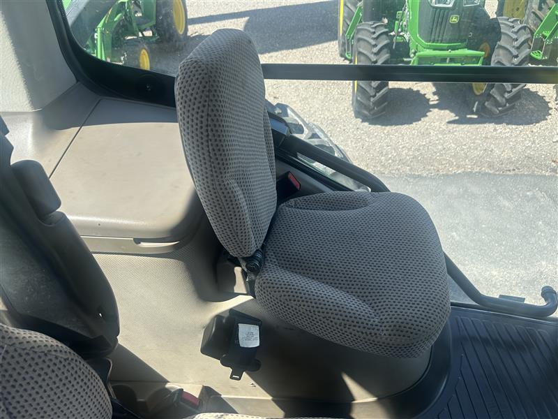 2013 John Deere 8335R Image 42