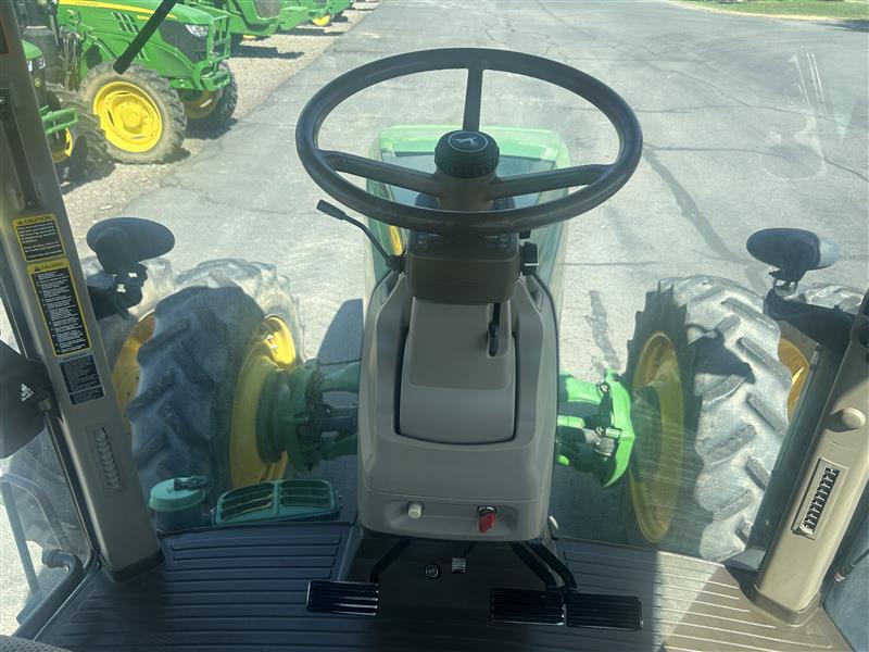 2013 John Deere 8335R Image 48