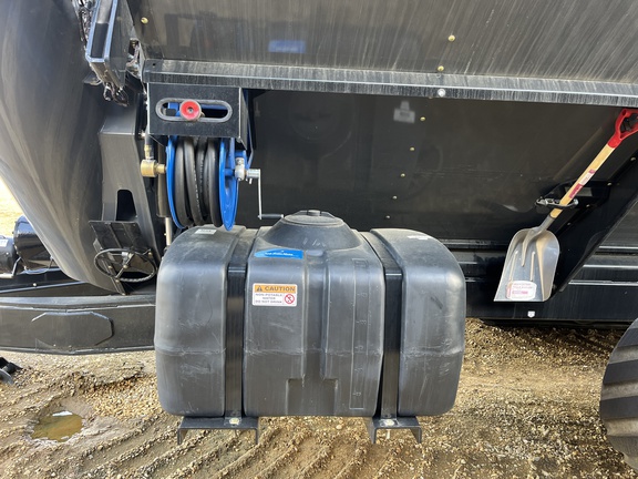 New In-Stock 2024 Elmers 2300 Grain Carts at Horizon Ag & Turf in High Prairie, AB - Photo3