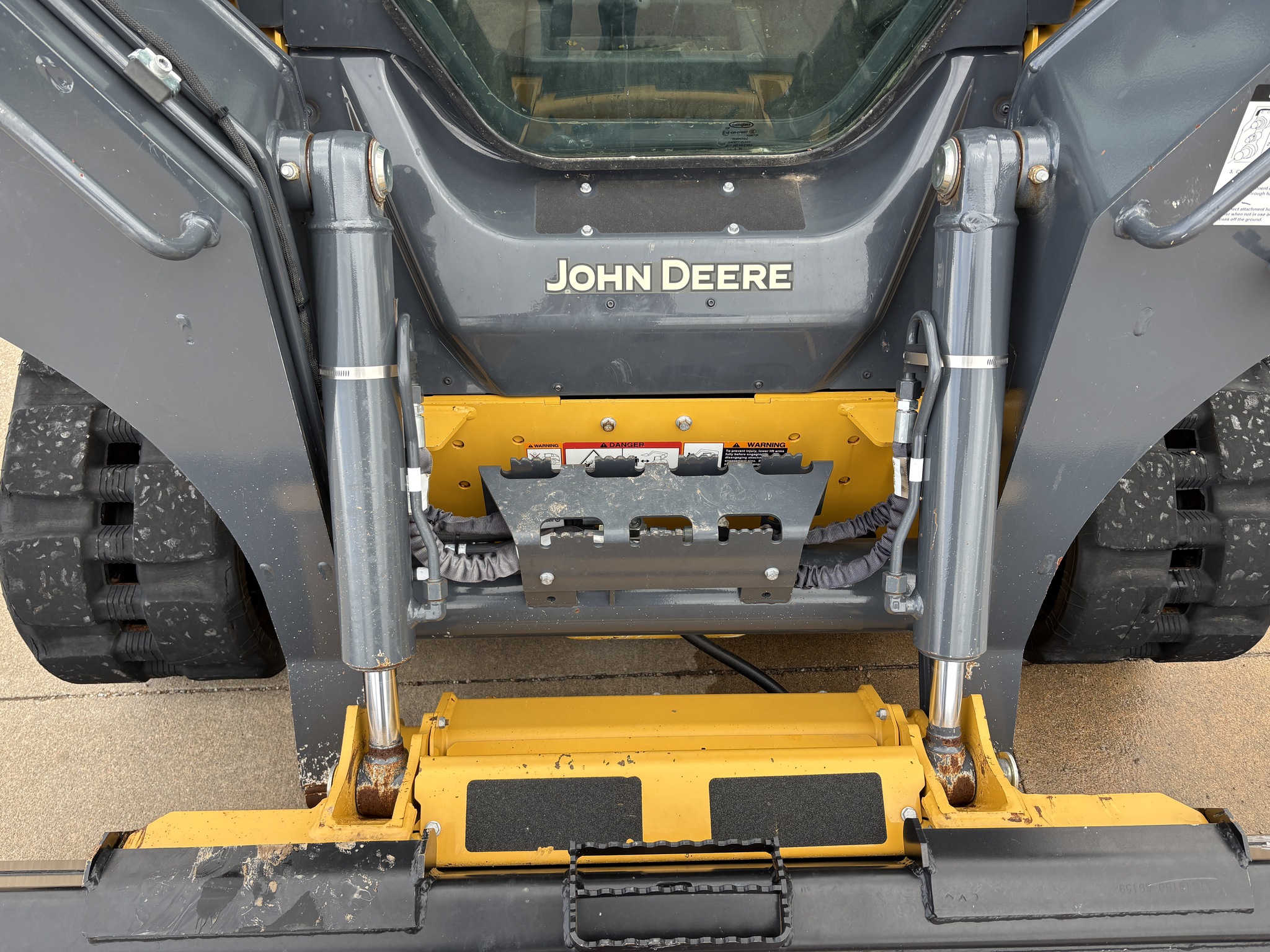 2020 John Deere 325G Image 8