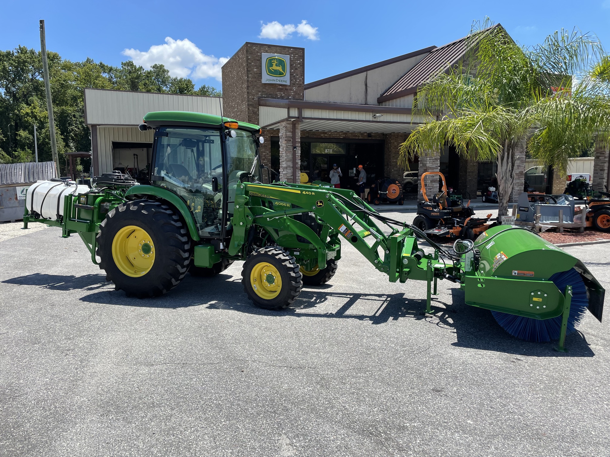 2025 John Deere 4066R Image 4