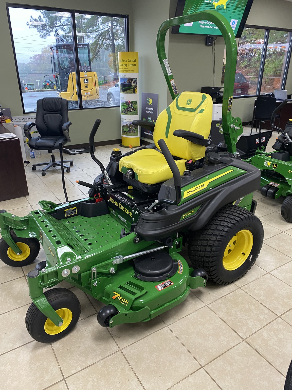2025 John Deere Z920M Image 1