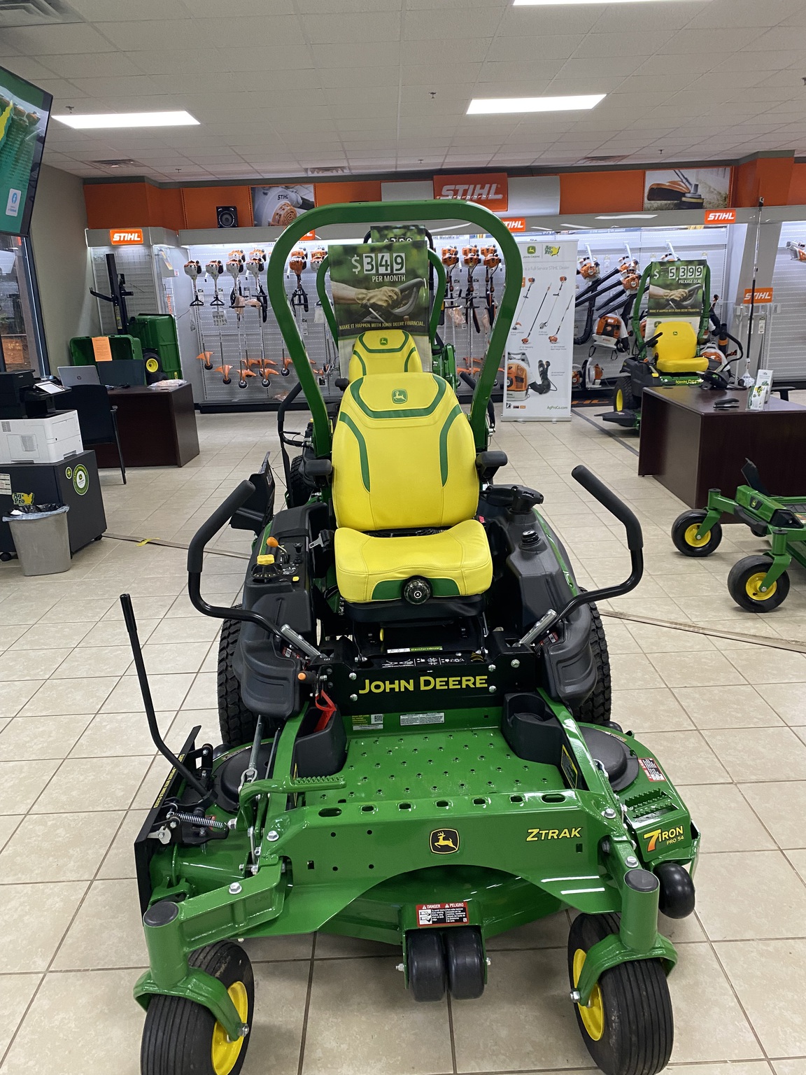 2025 John Deere Z920M Image 2