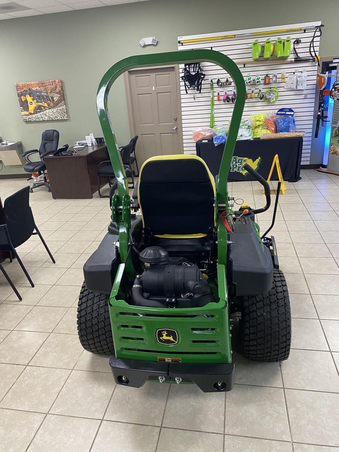 2025 John Deere Z920M Image 4