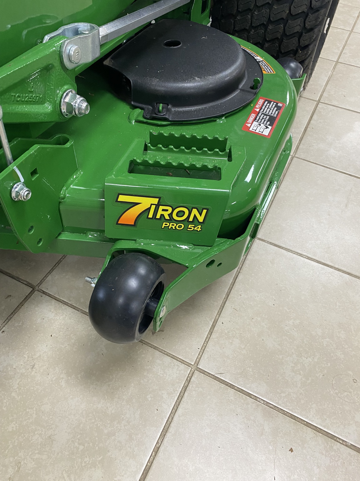 2025 John Deere Z920M Image 6