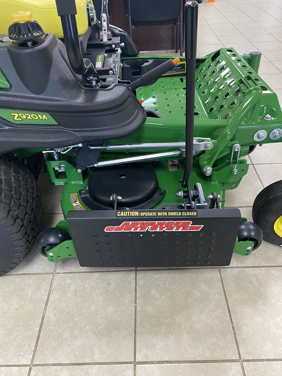 2025 John Deere Z920M Image 9