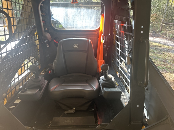 2024 John Deere 317G Photo 3