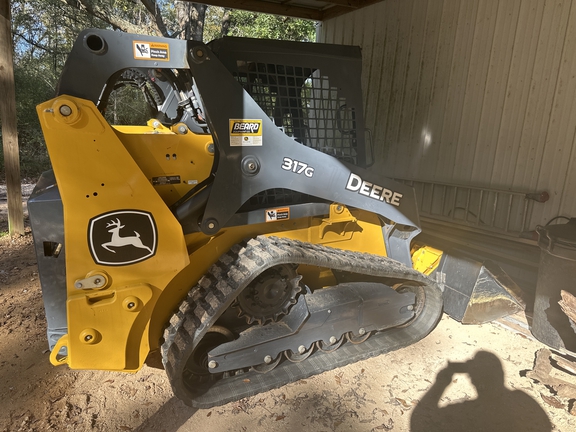 2024 John Deere 317G Photo 4