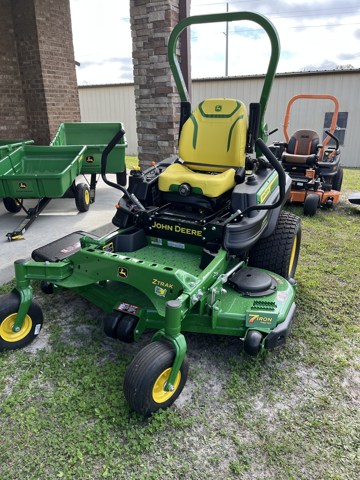 2025 John Deere Z930M Image 1