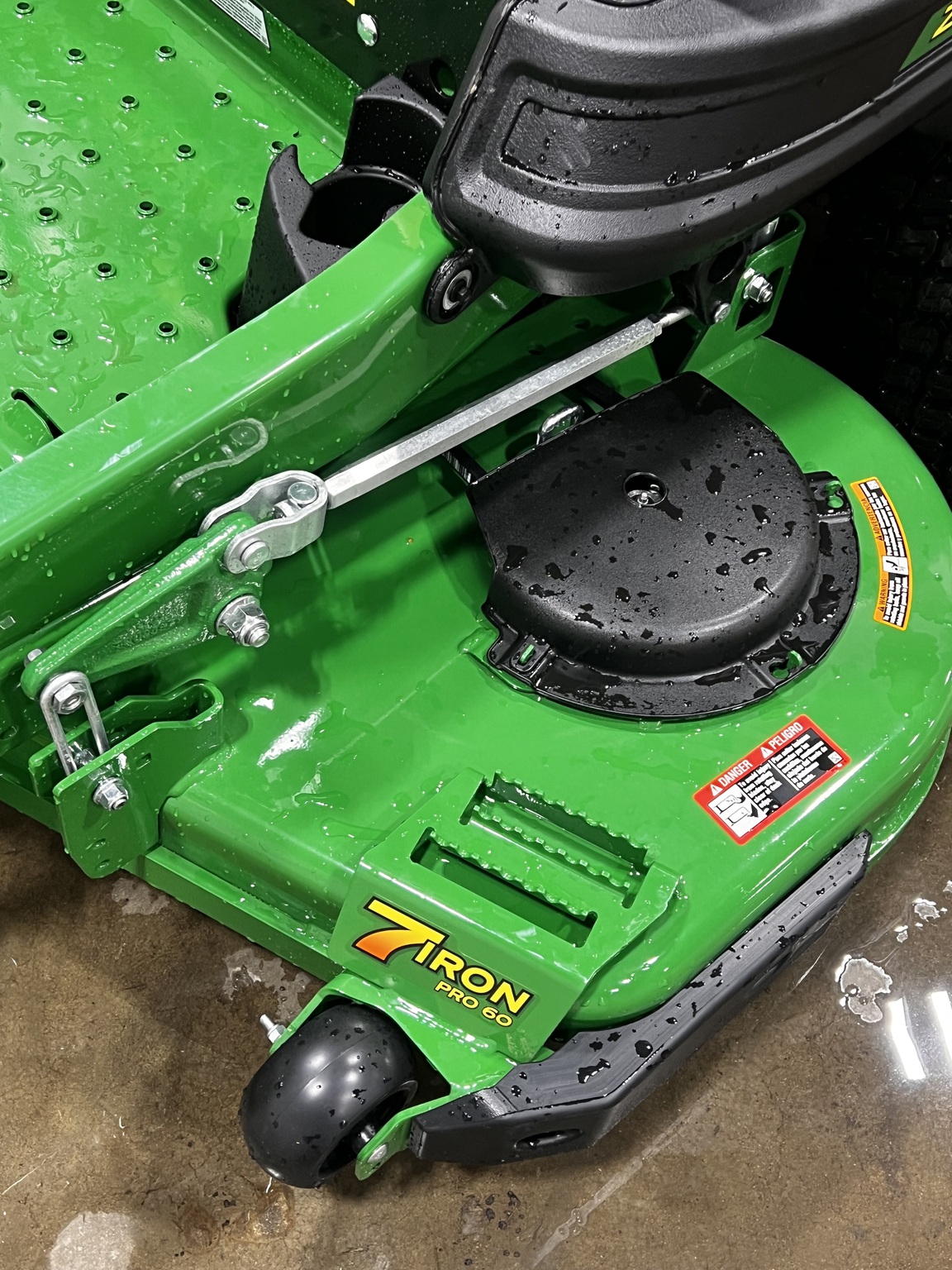 2025 John Deere Z950M Image 5