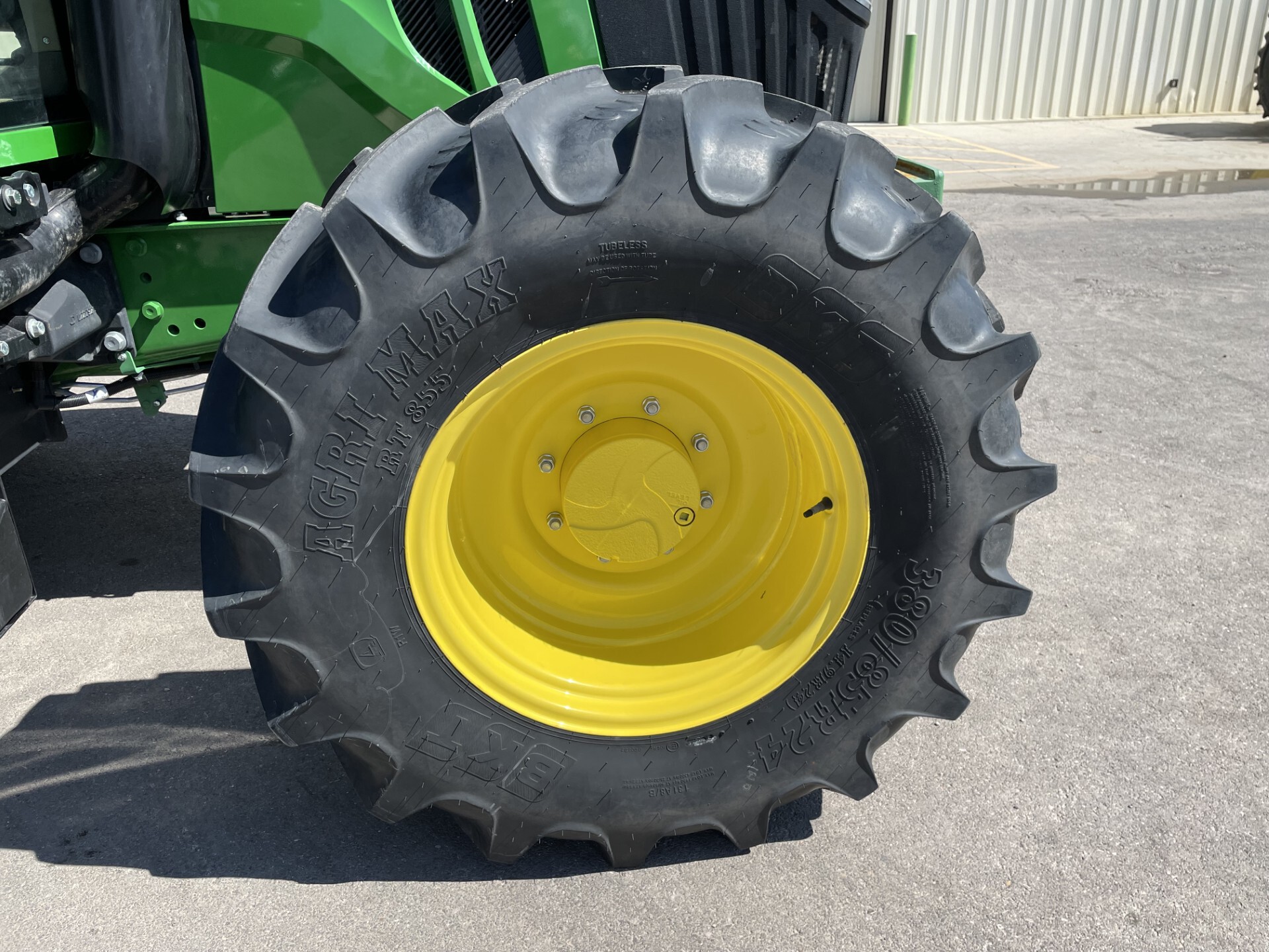2023 John Deere 6110M Image 17