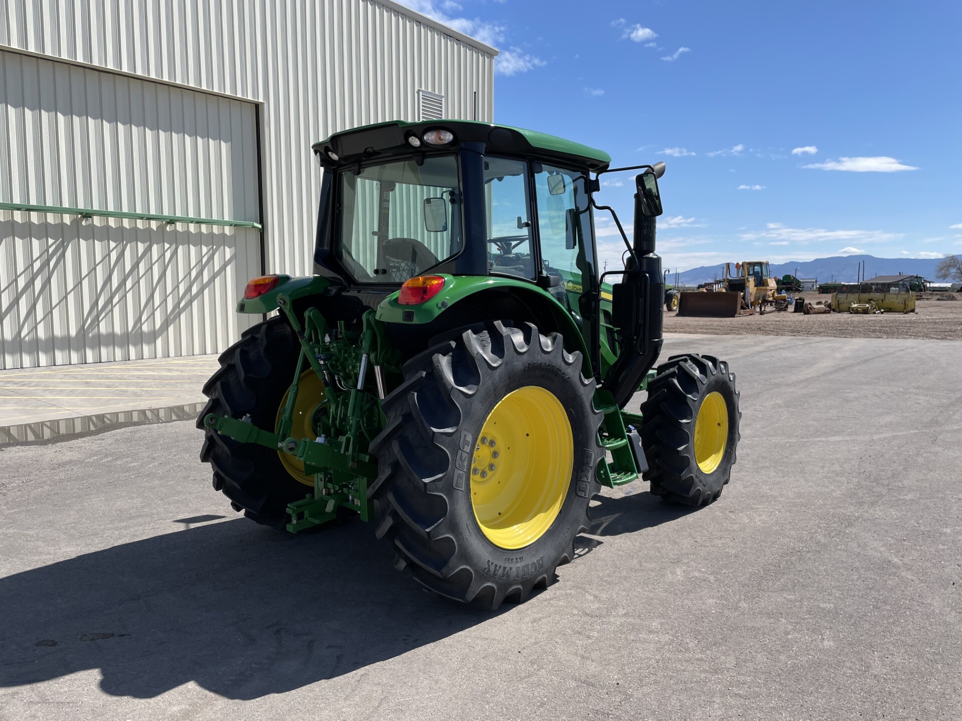 2023 John Deere 6110M Image 5