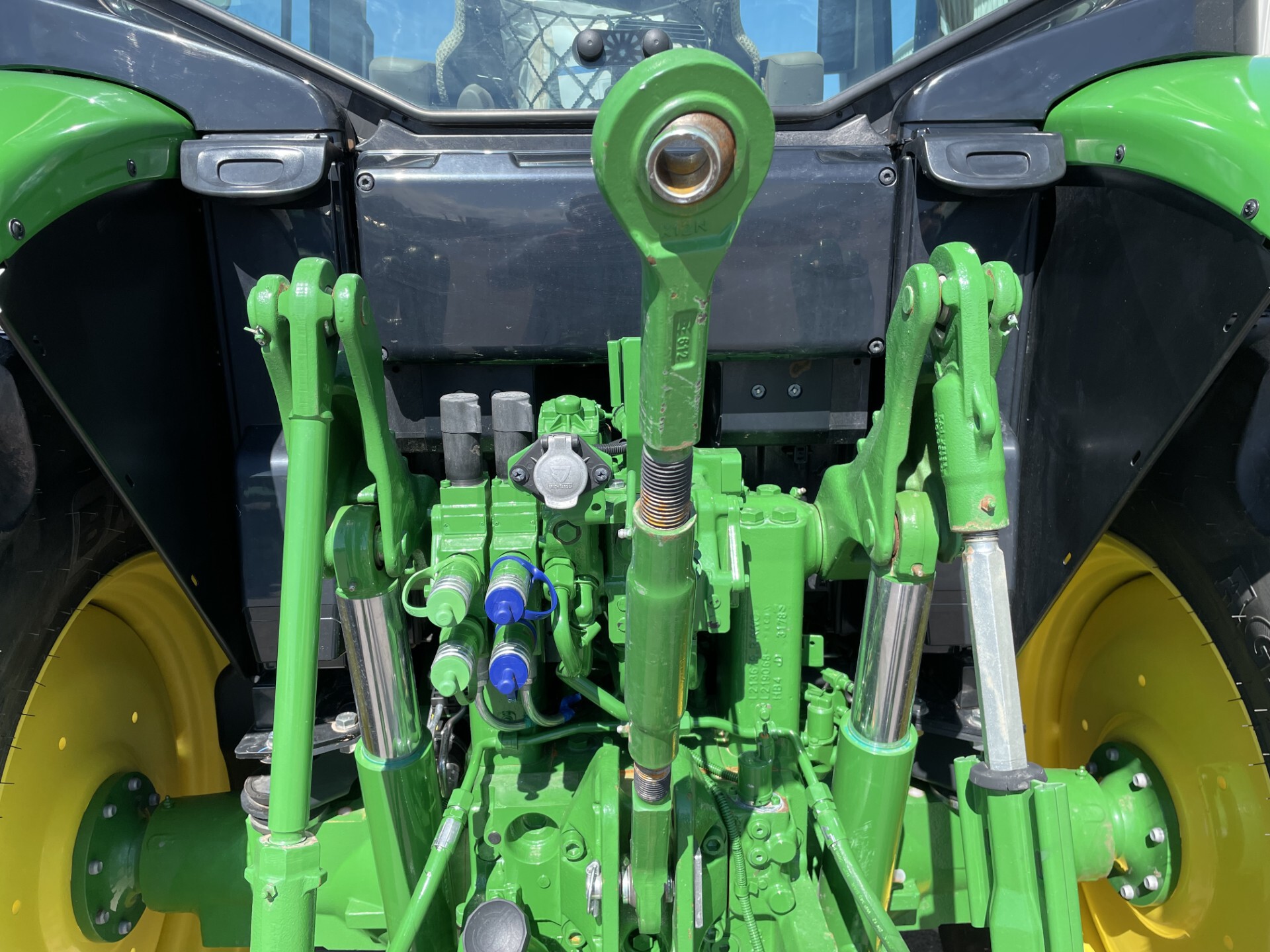 2023 John Deere 6110M Image 11
