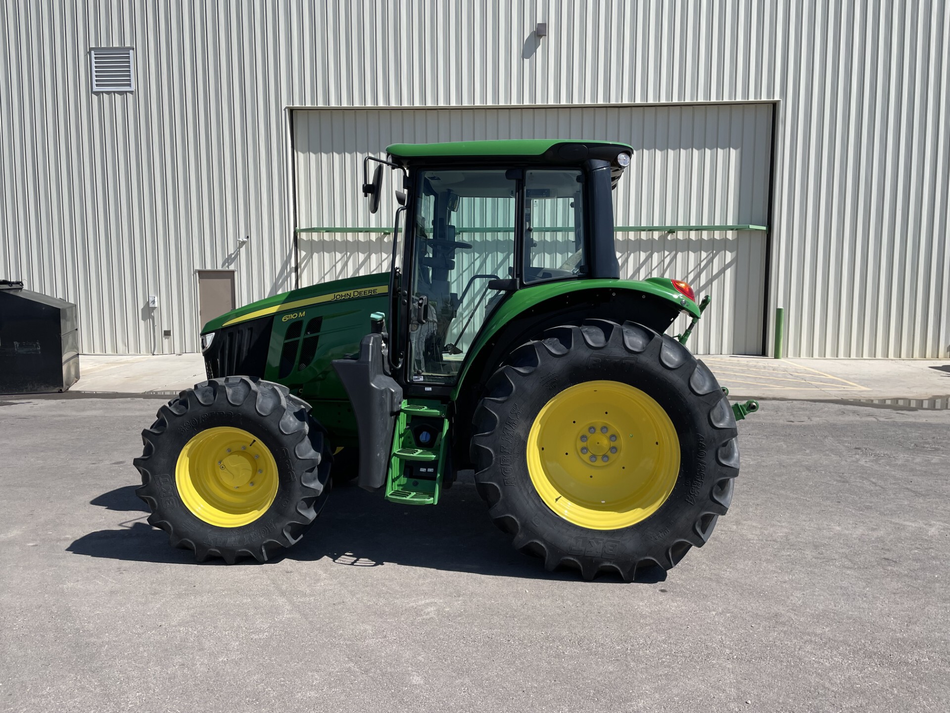 2023 John Deere 6110M Image 2