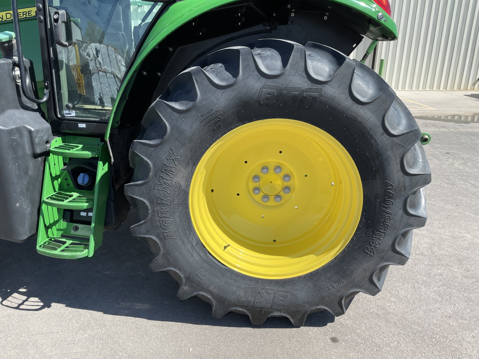 2023 John Deere 6110M Image 13