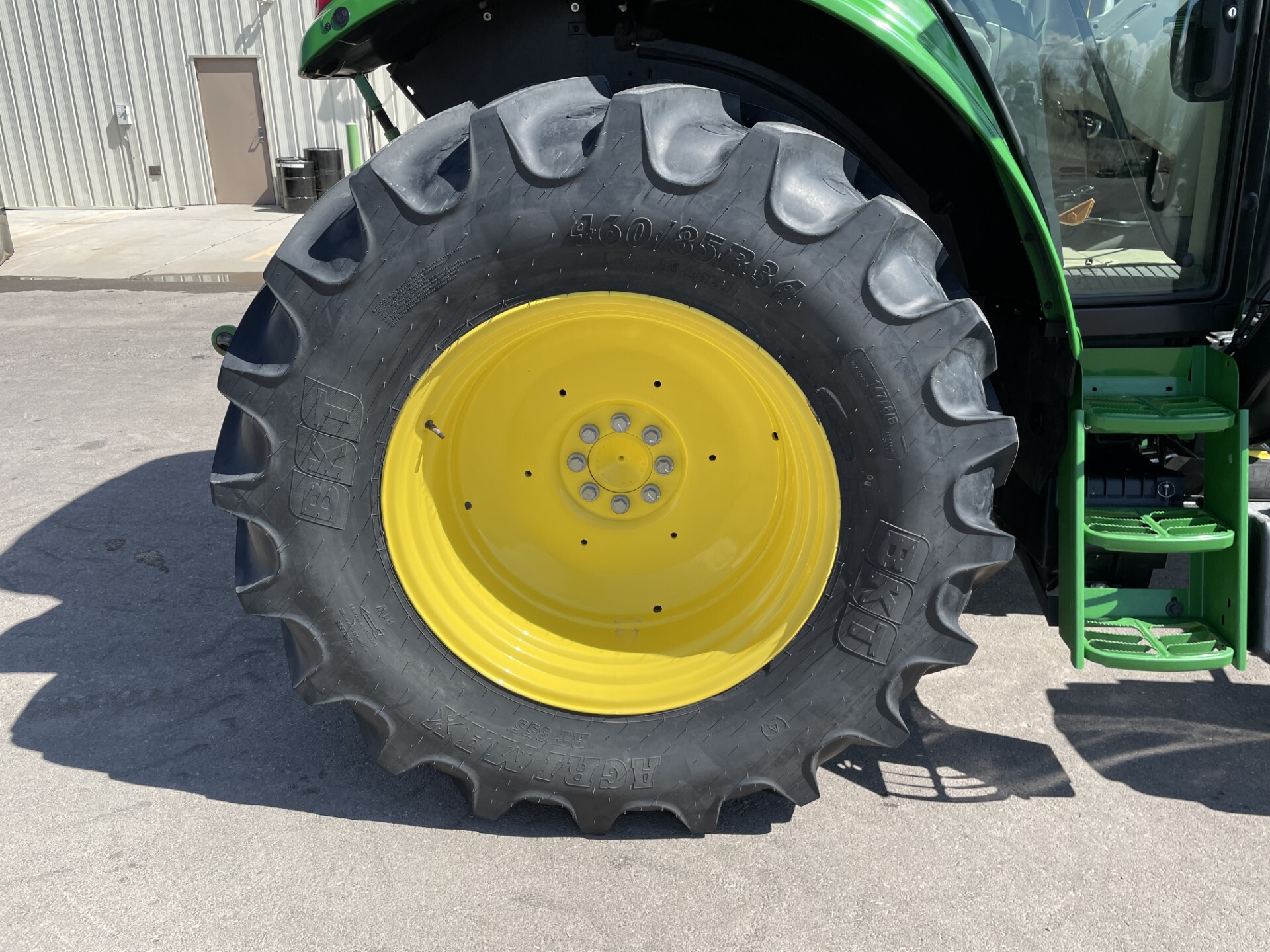 2023 John Deere 6110M Image 19
