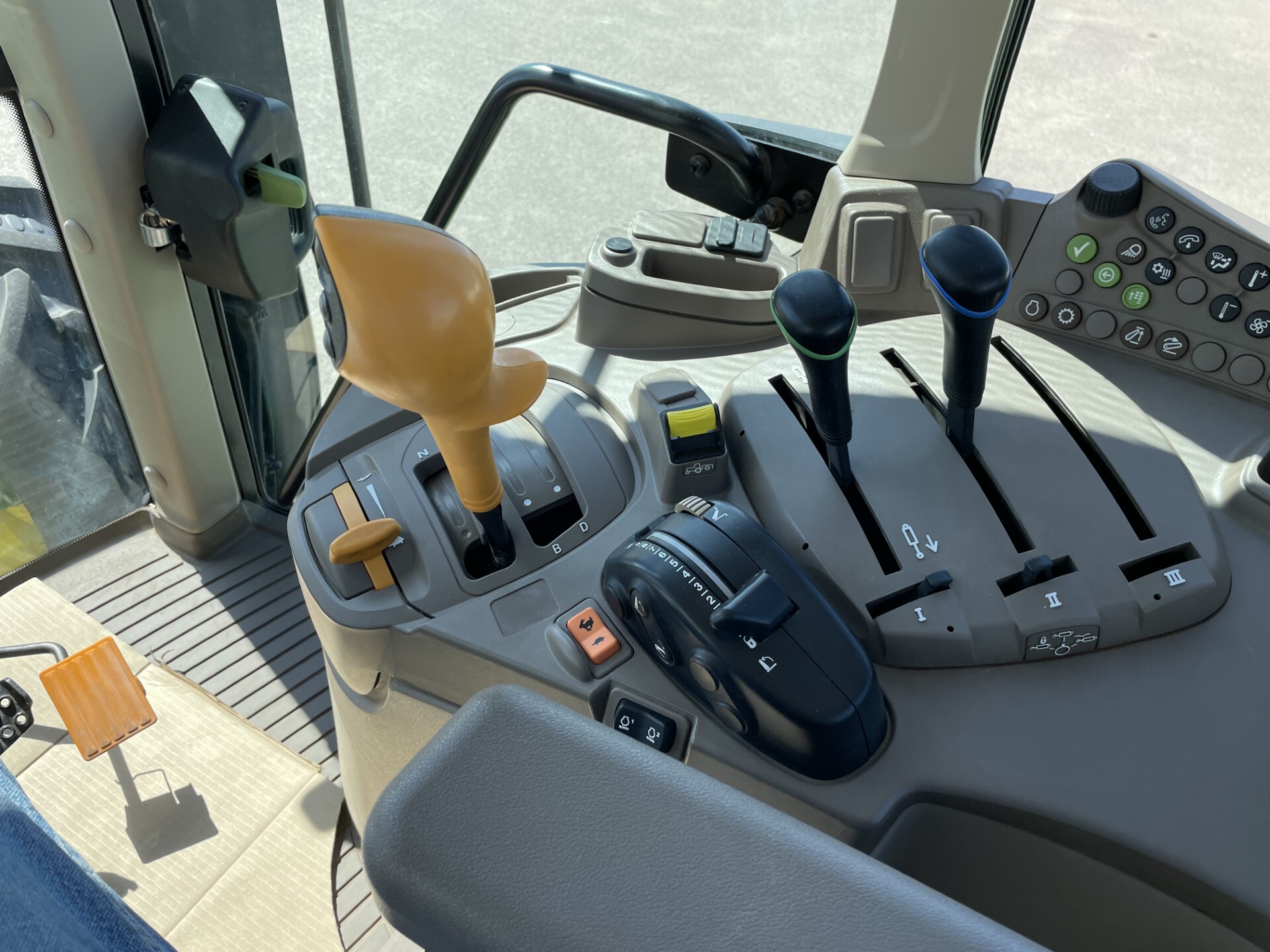 2023 John Deere 6110M Image 29