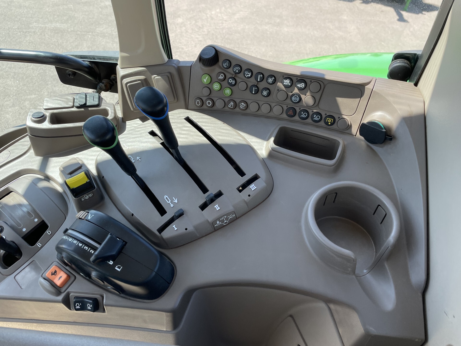 2023 John Deere 6110M Image 30