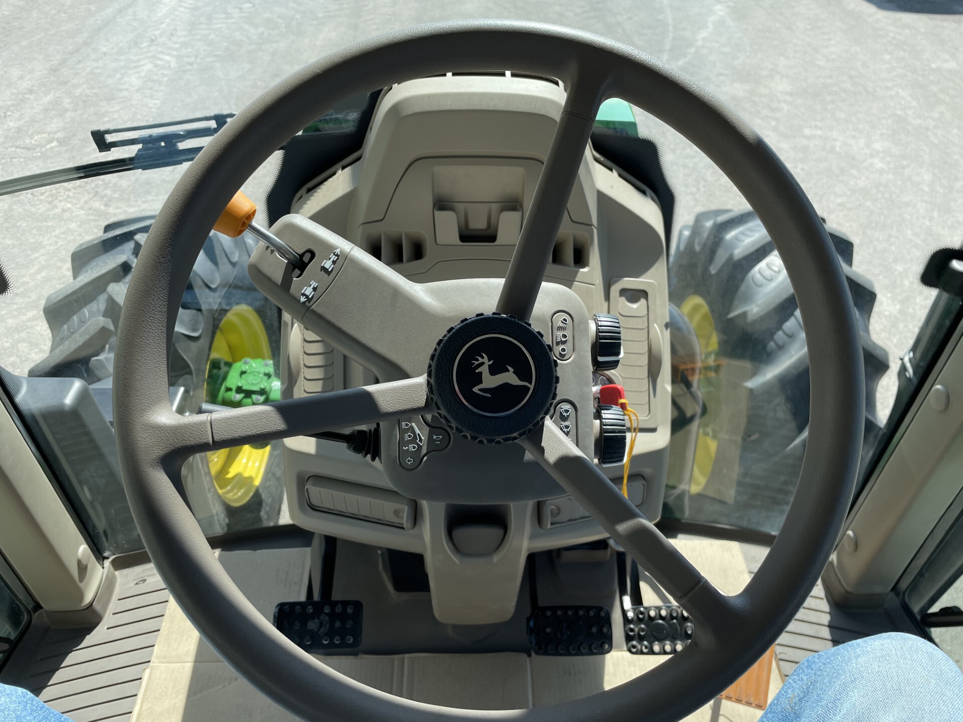 2023 John Deere 6110M Image 31