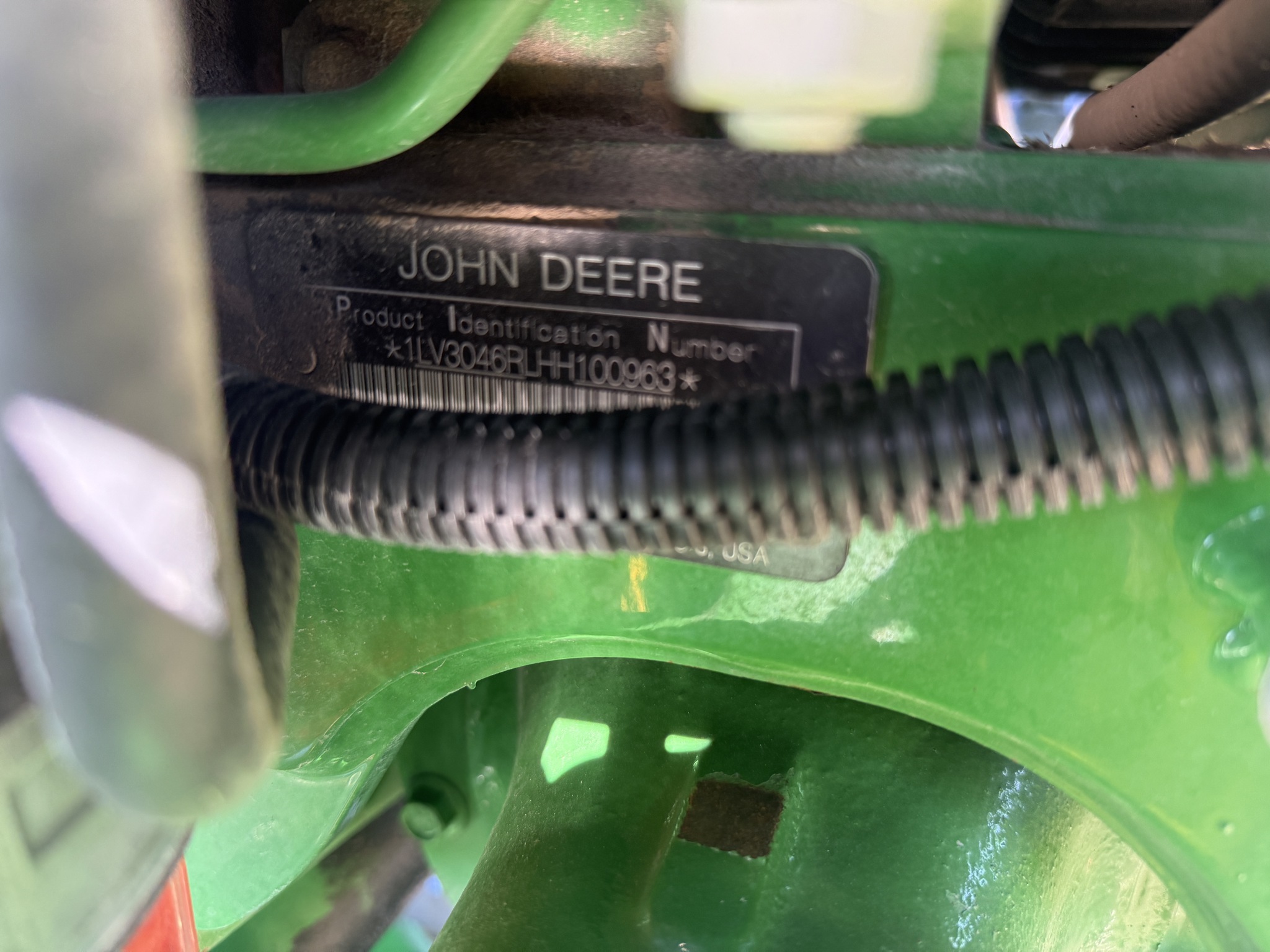 2017 John Deere 3046R Image 3