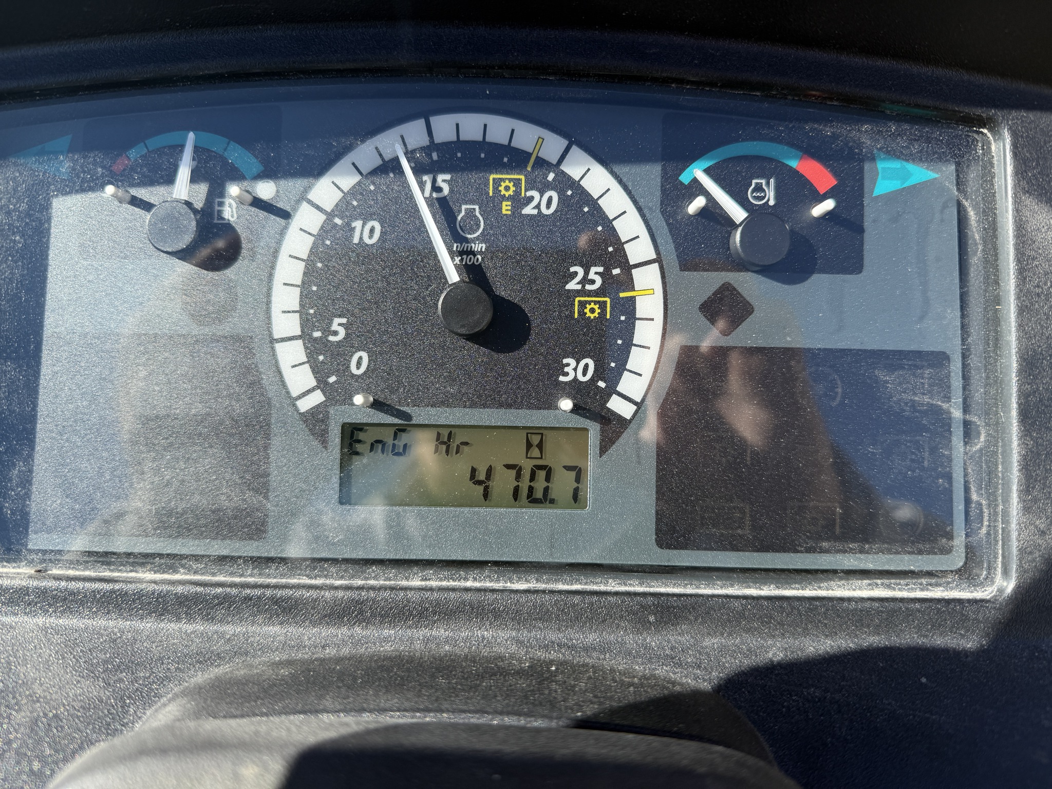 2017 John Deere 3046R Image 2