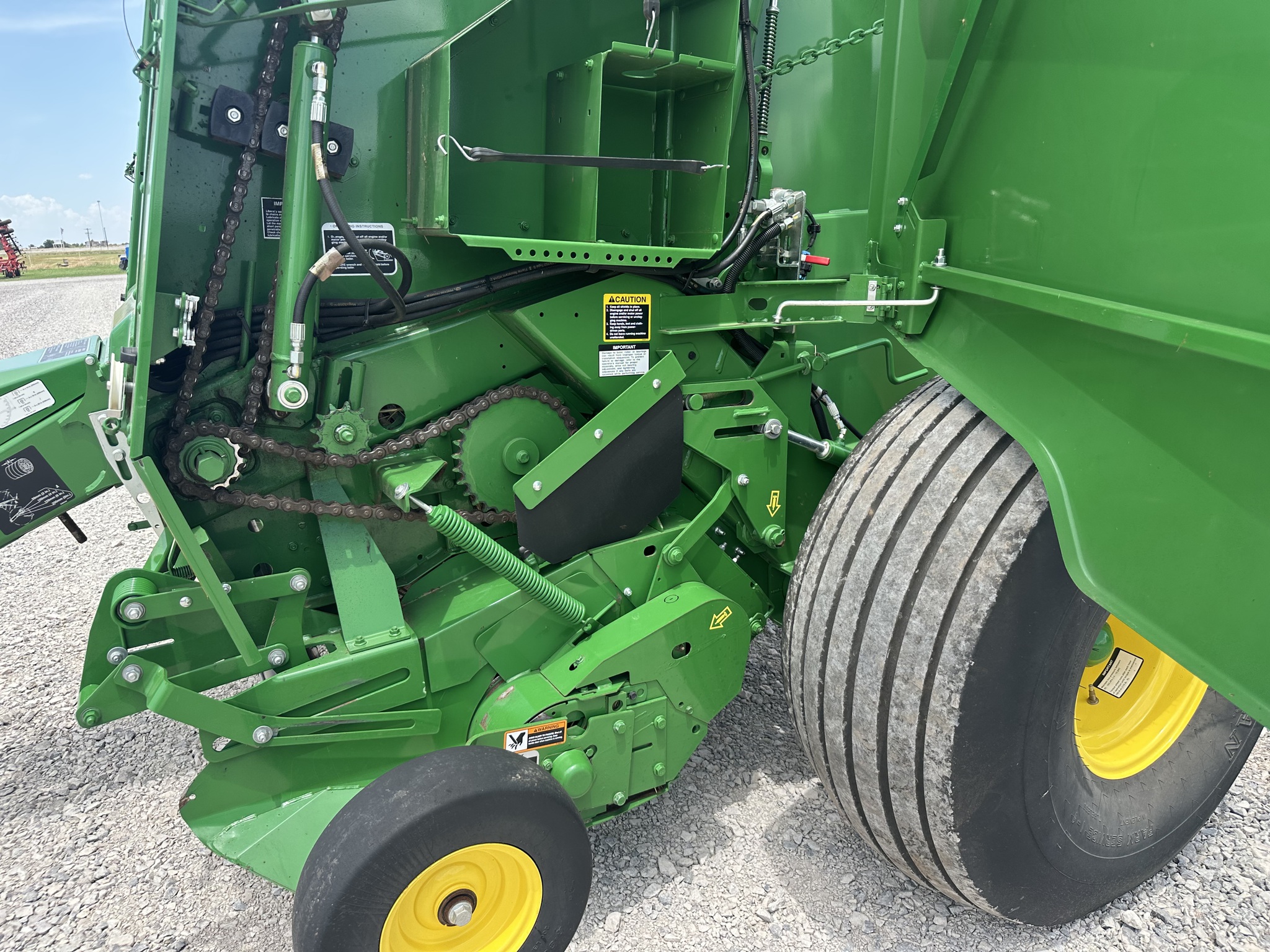 2021 John Deere 560M Image 16