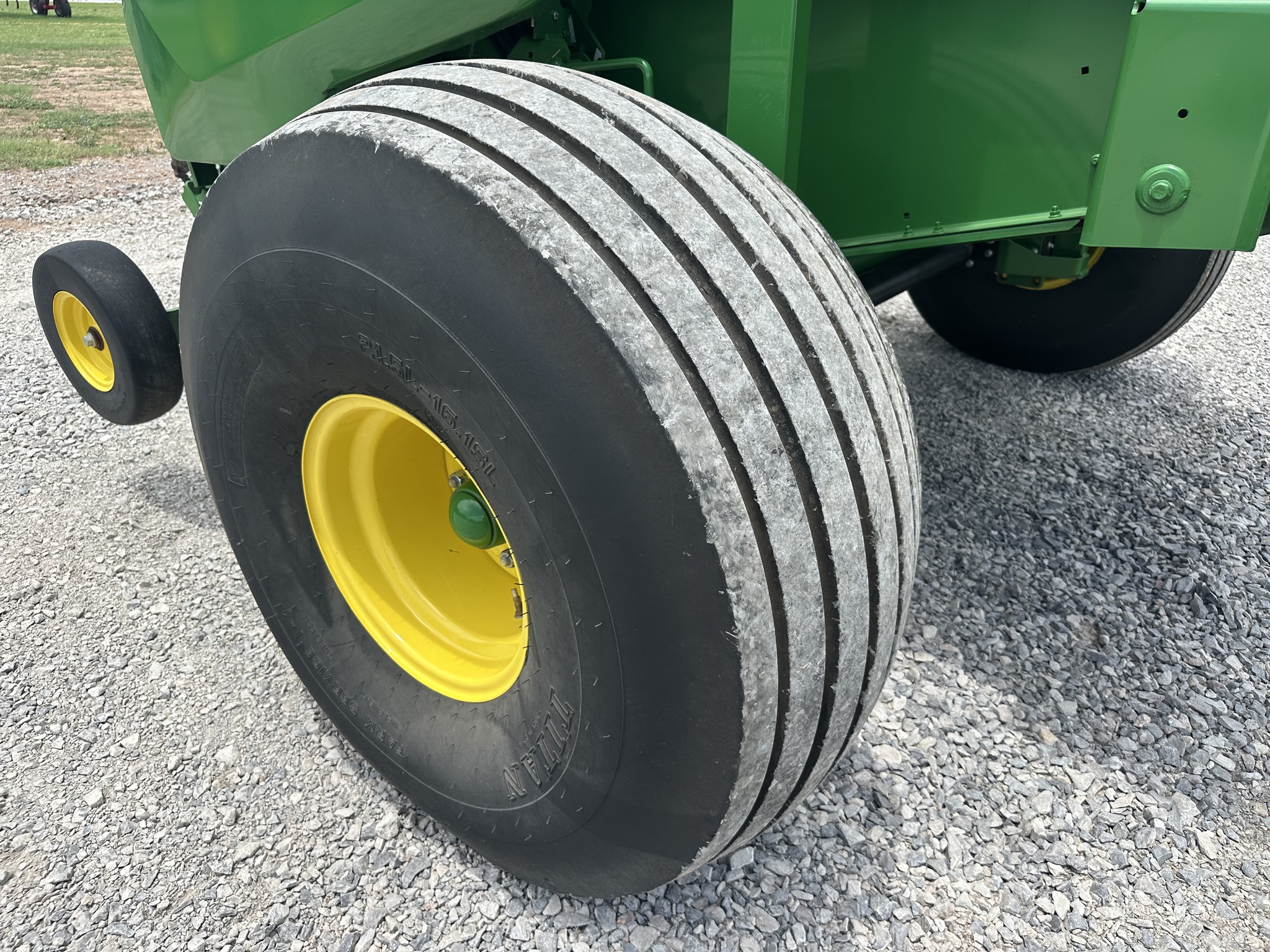 2021 John Deere 560M Image 15