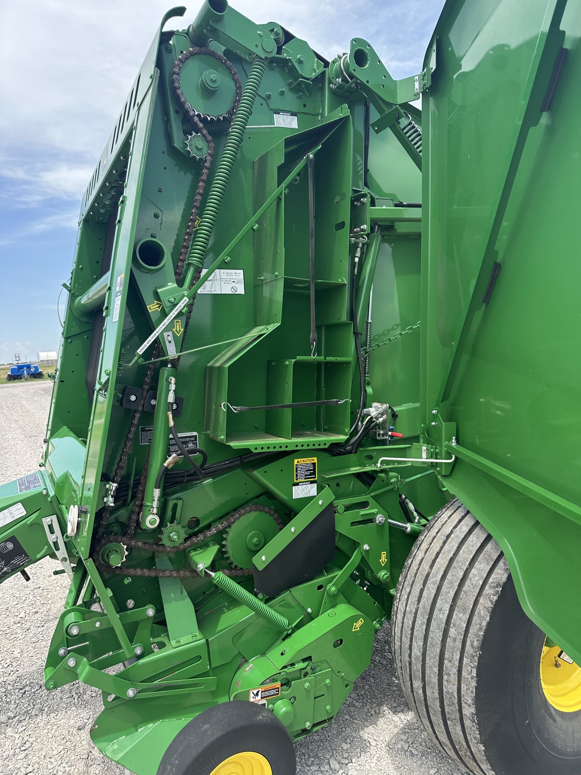 2021 John Deere 560M Image 17