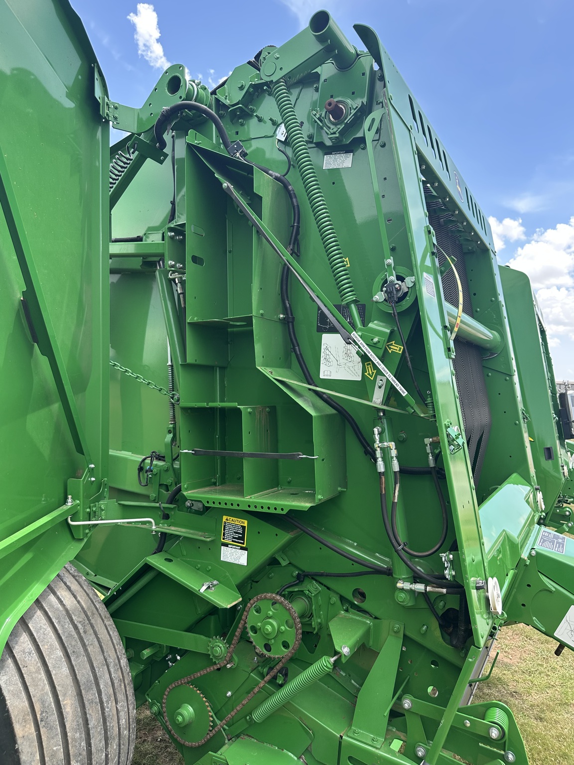 2021 John Deere 560M Image 19