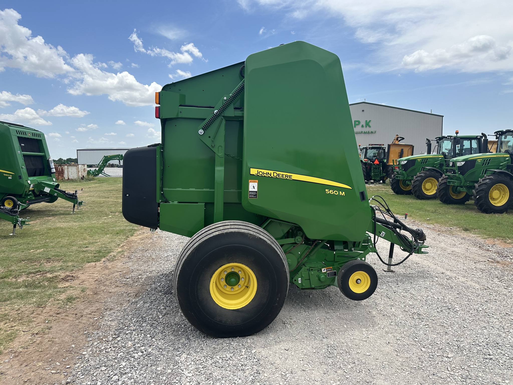 2021 John Deere 560M Image 10