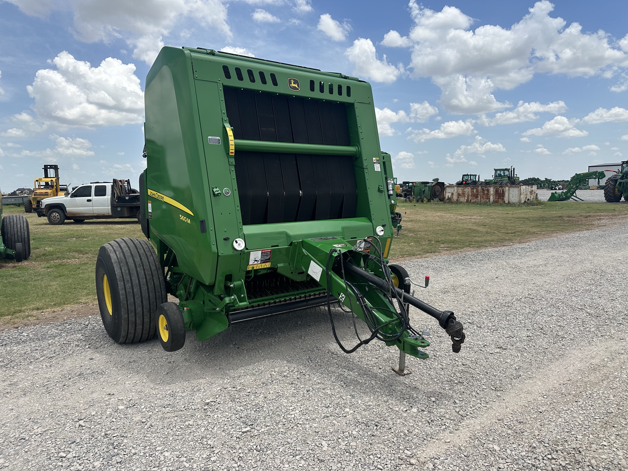 2021 John Deere 560M Image 12