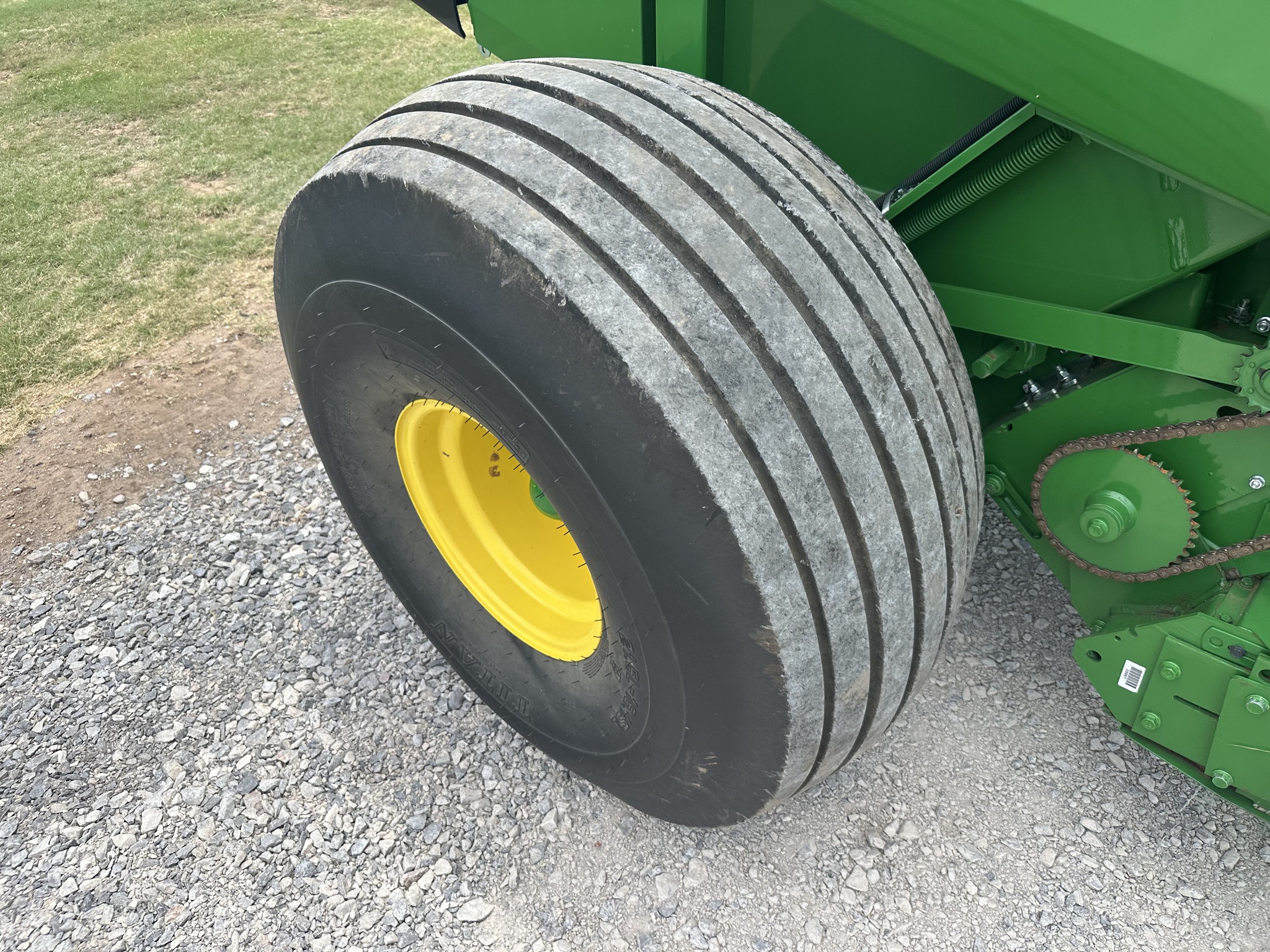 2021 John Deere 560M Image 24