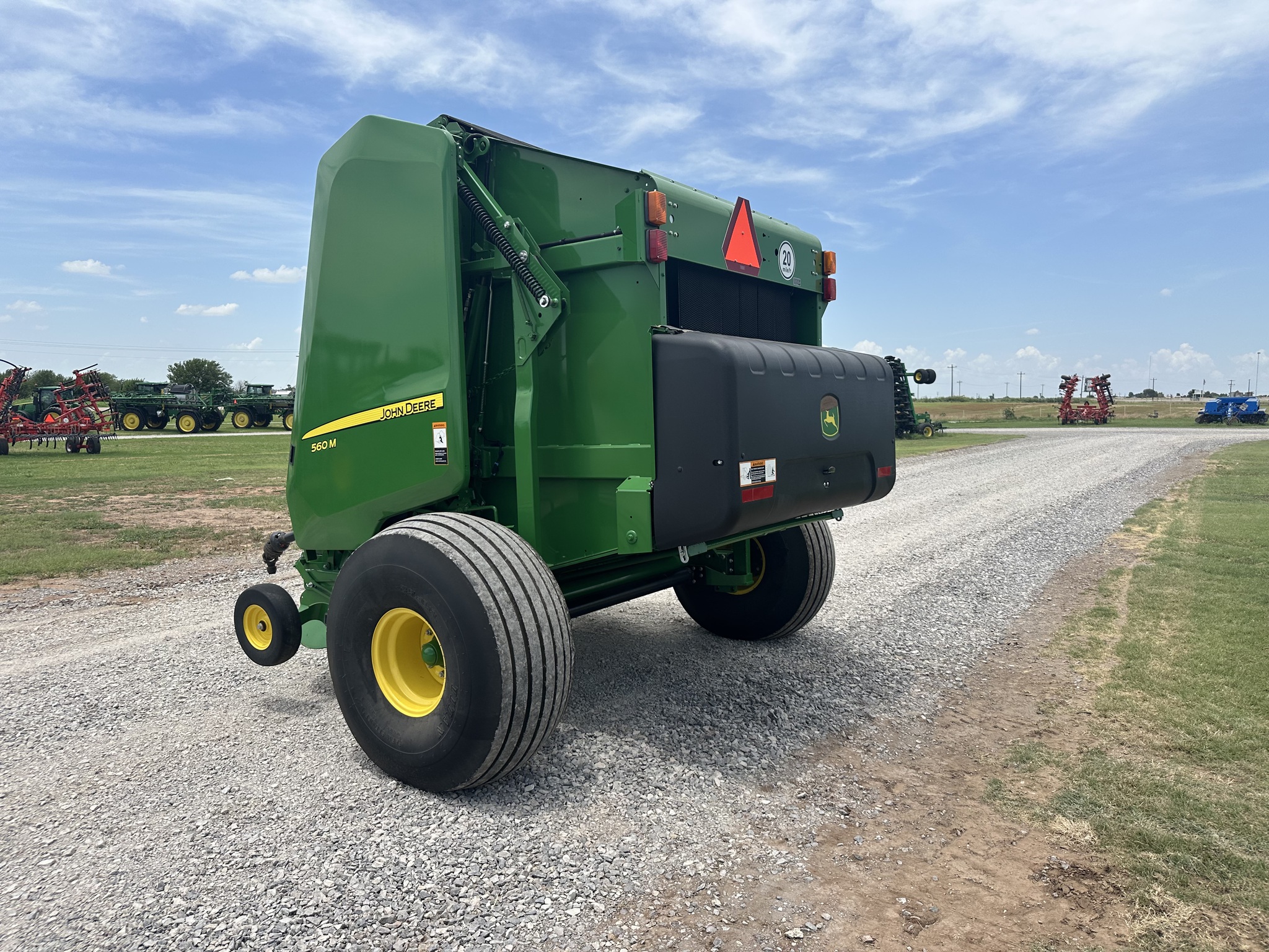 2021 John Deere 560M Image 5