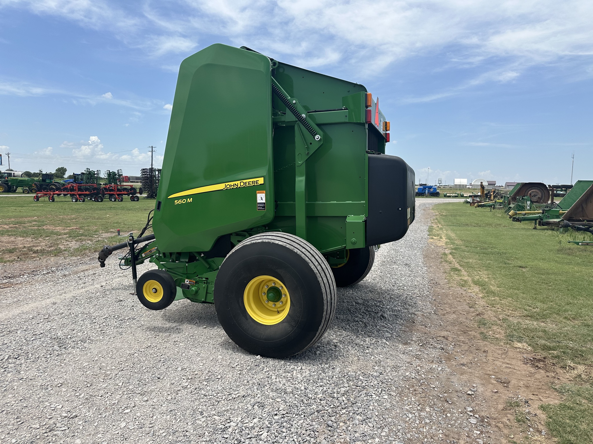 2021 John Deere 560M Image 4
