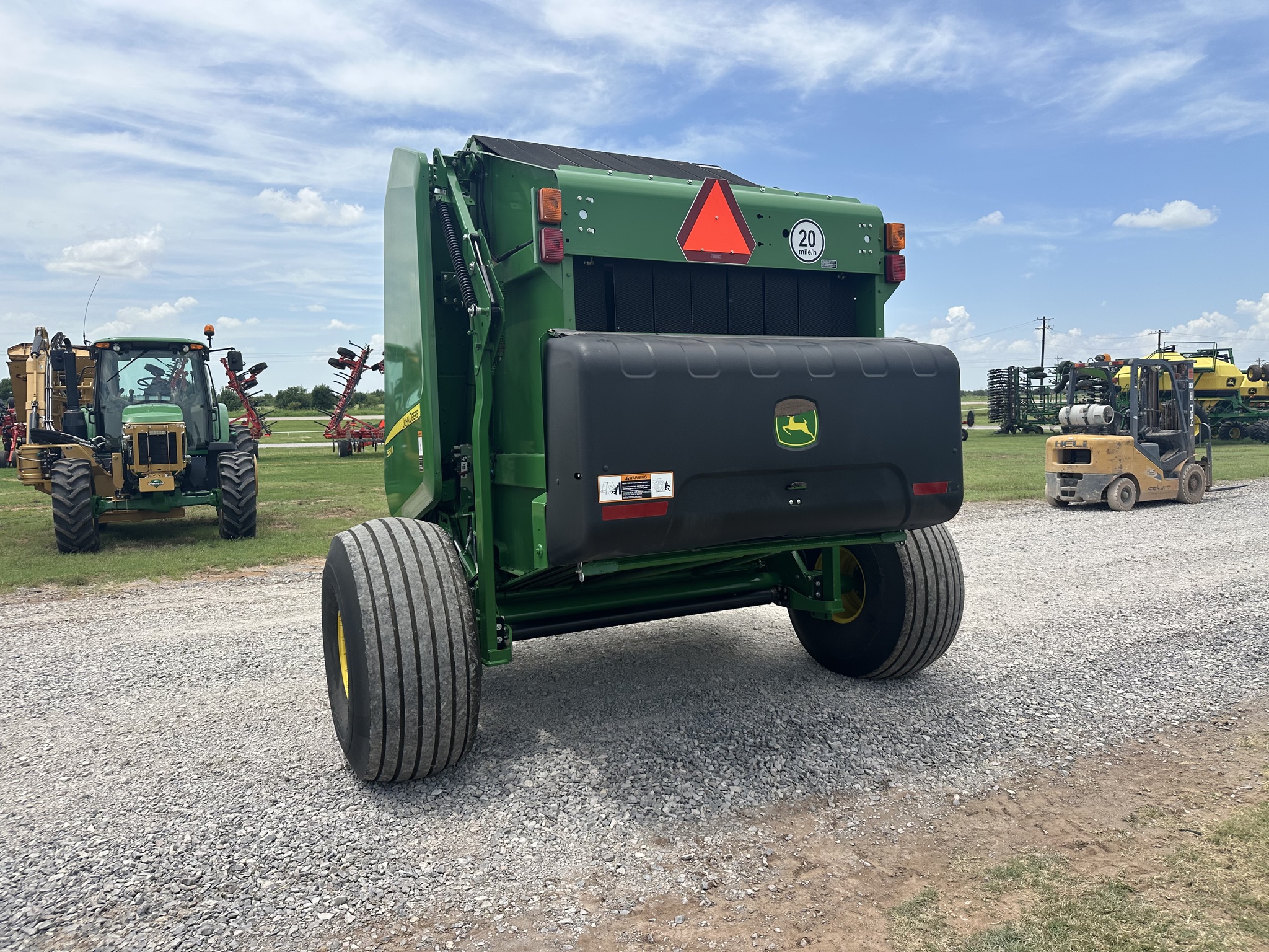 2021 John Deere 560M Image 6